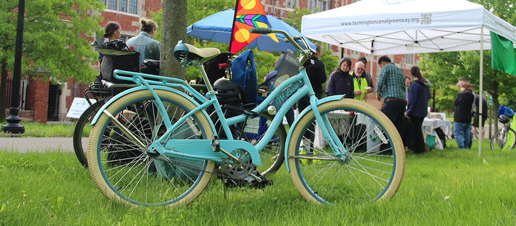 A blue bicycle with Yale University's campus in the background