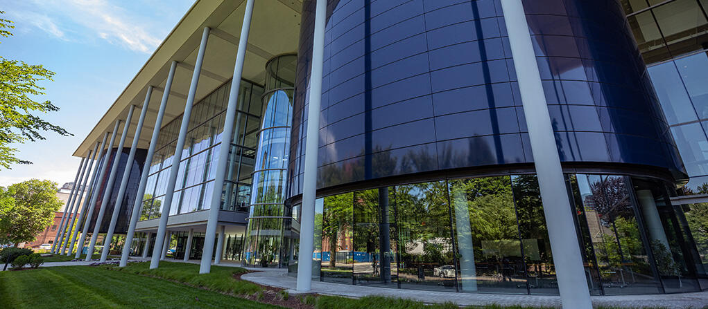 Photo of Evans Hall, home to Yale School of Management